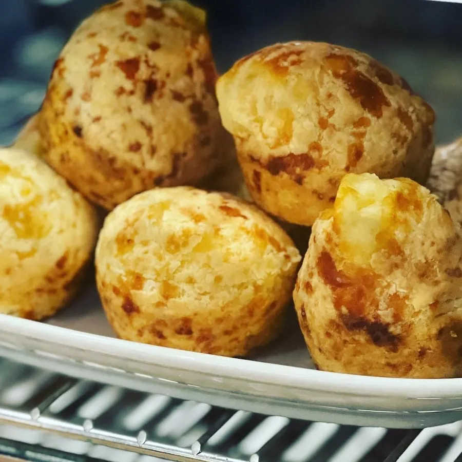 A tray of freshly baked Brazilian cheesebread