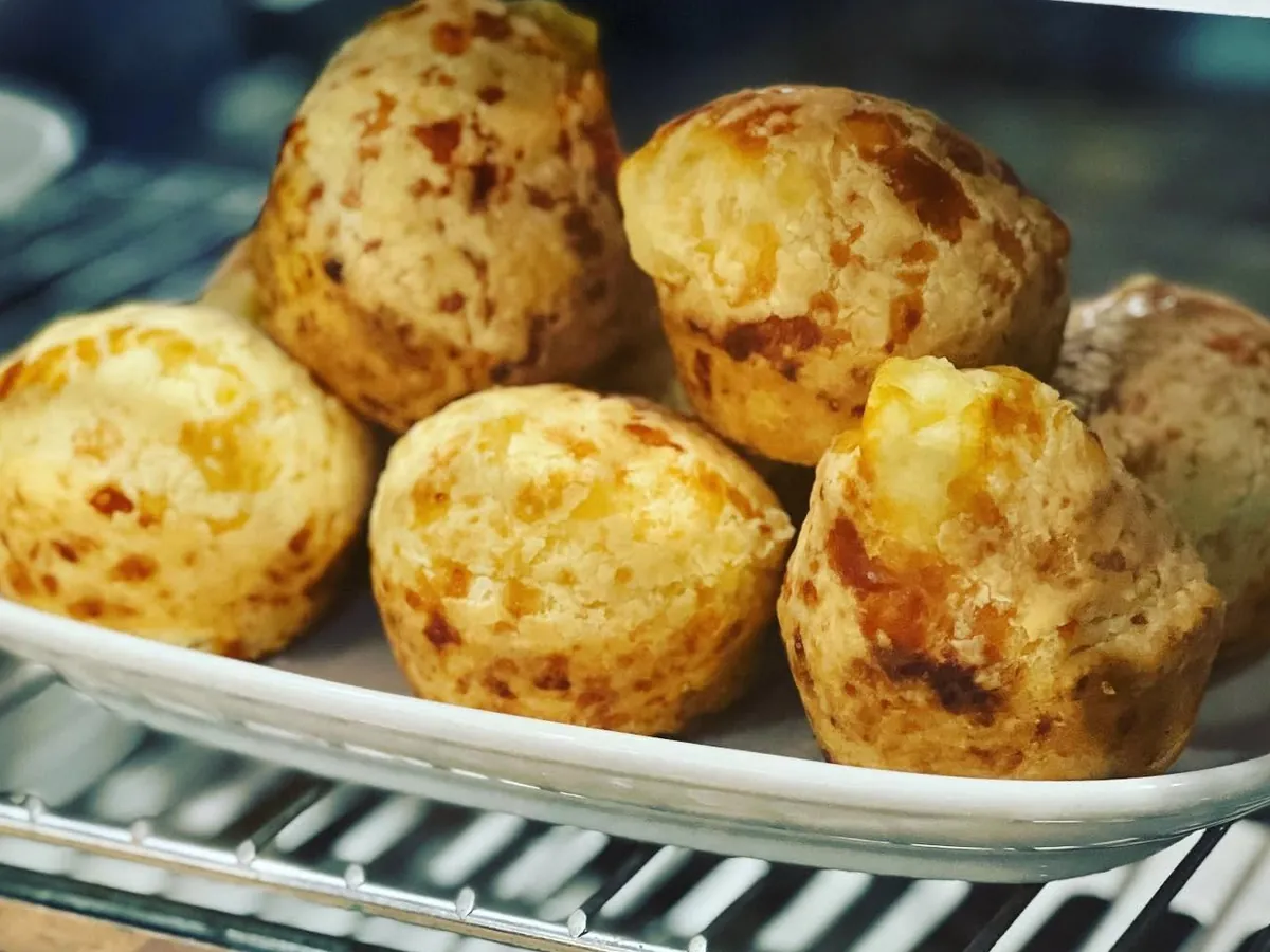 A tray of freshly baked Brazilian cheesebread in the food display
