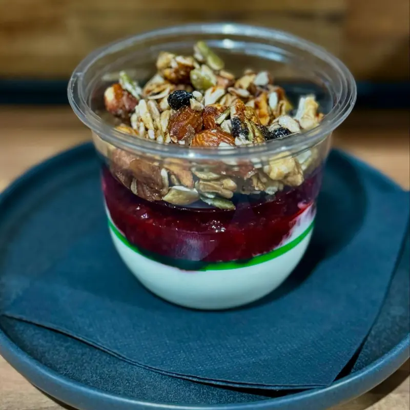 Granola, yoghurt and berries