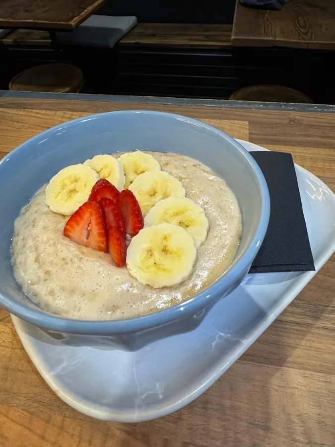 Porridge with banana and strawberries